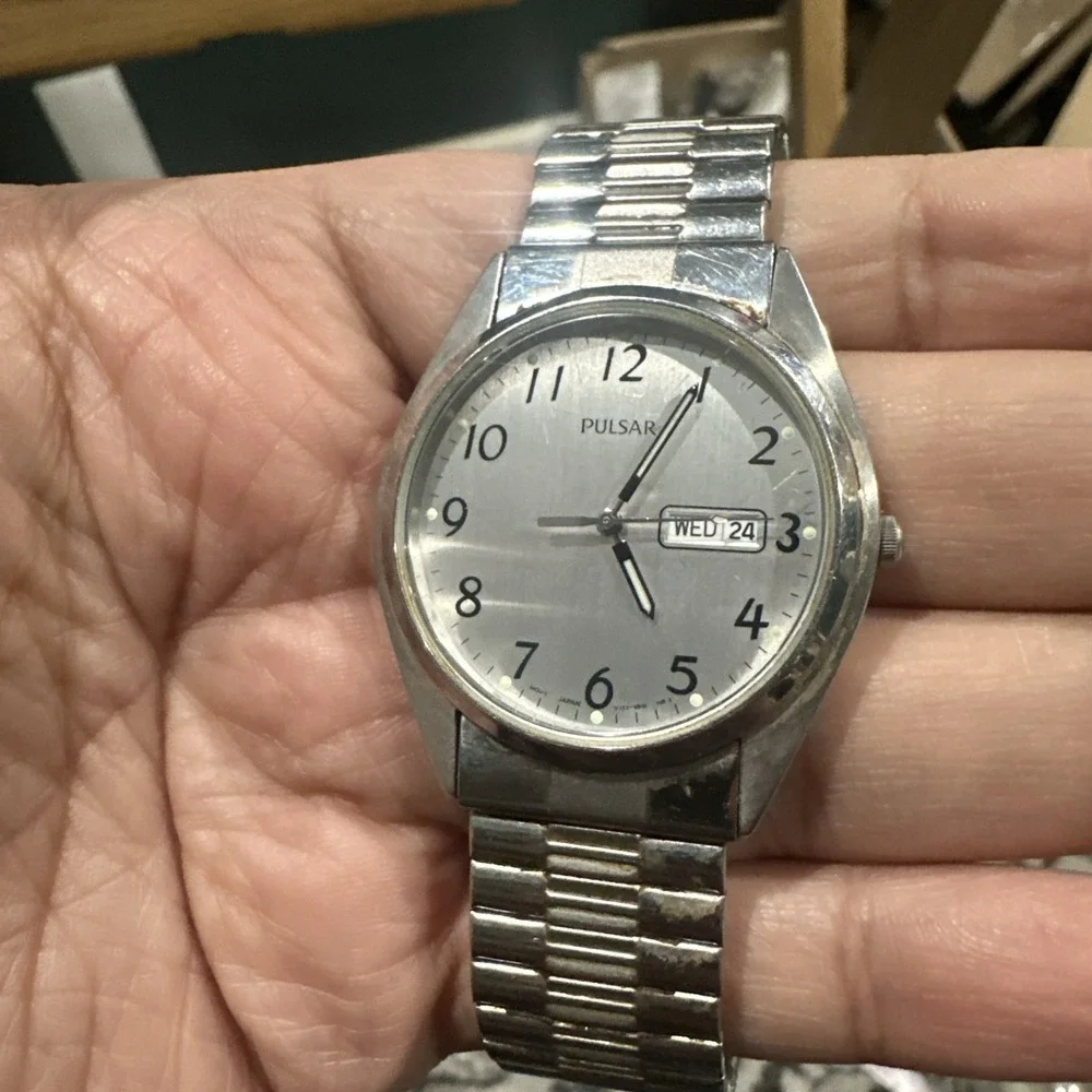Working Vintage Pulsar Day Date‎ Mens Silver Watch Steel 37mm New Battery Quartz